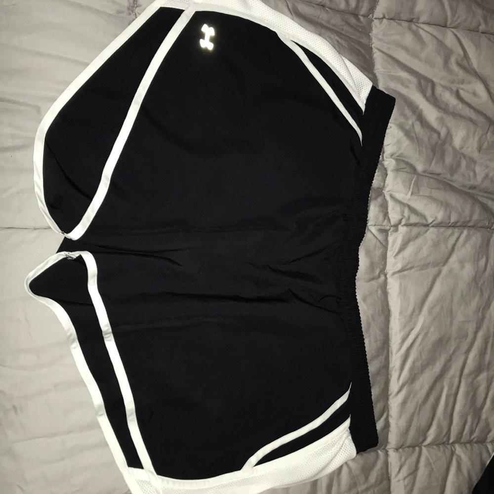 Women’s Under Armour pocketed shorts